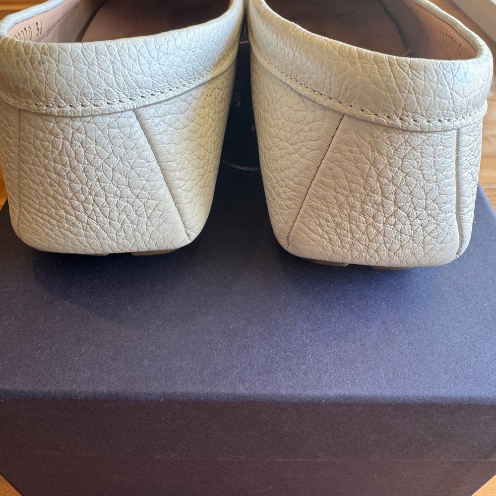 Prada CALZATURA DONNA Cream Pebbled Leather Slip-On Loafers with Gold Logo - Picture 6 of 7